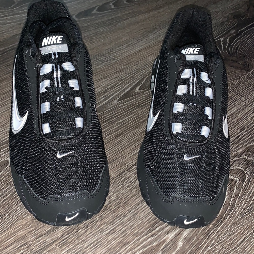BRAND NEW‼️Nike  160
Nike Men's Sneaker,Running Shoes Size:9 Color:Black/White